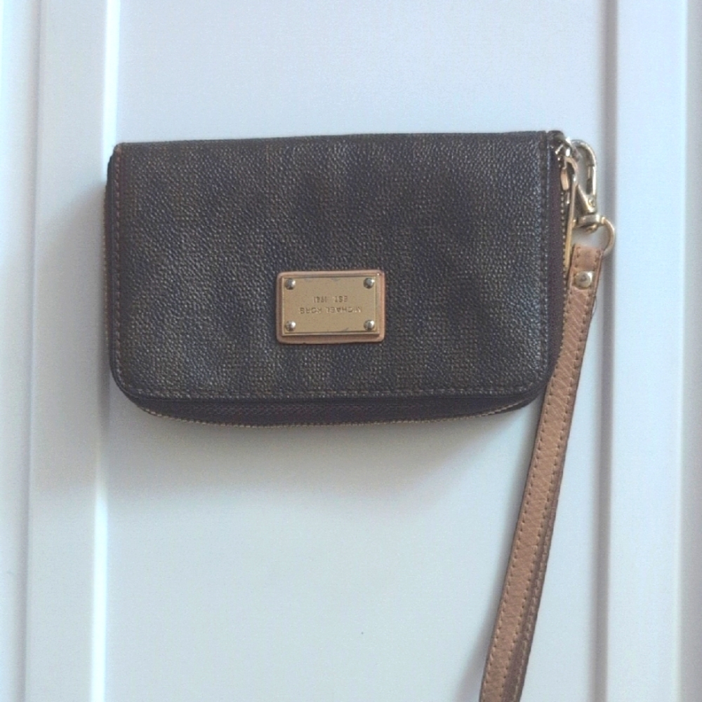 Michael Kors Wristlet